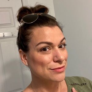 Meet your Posher, Angela